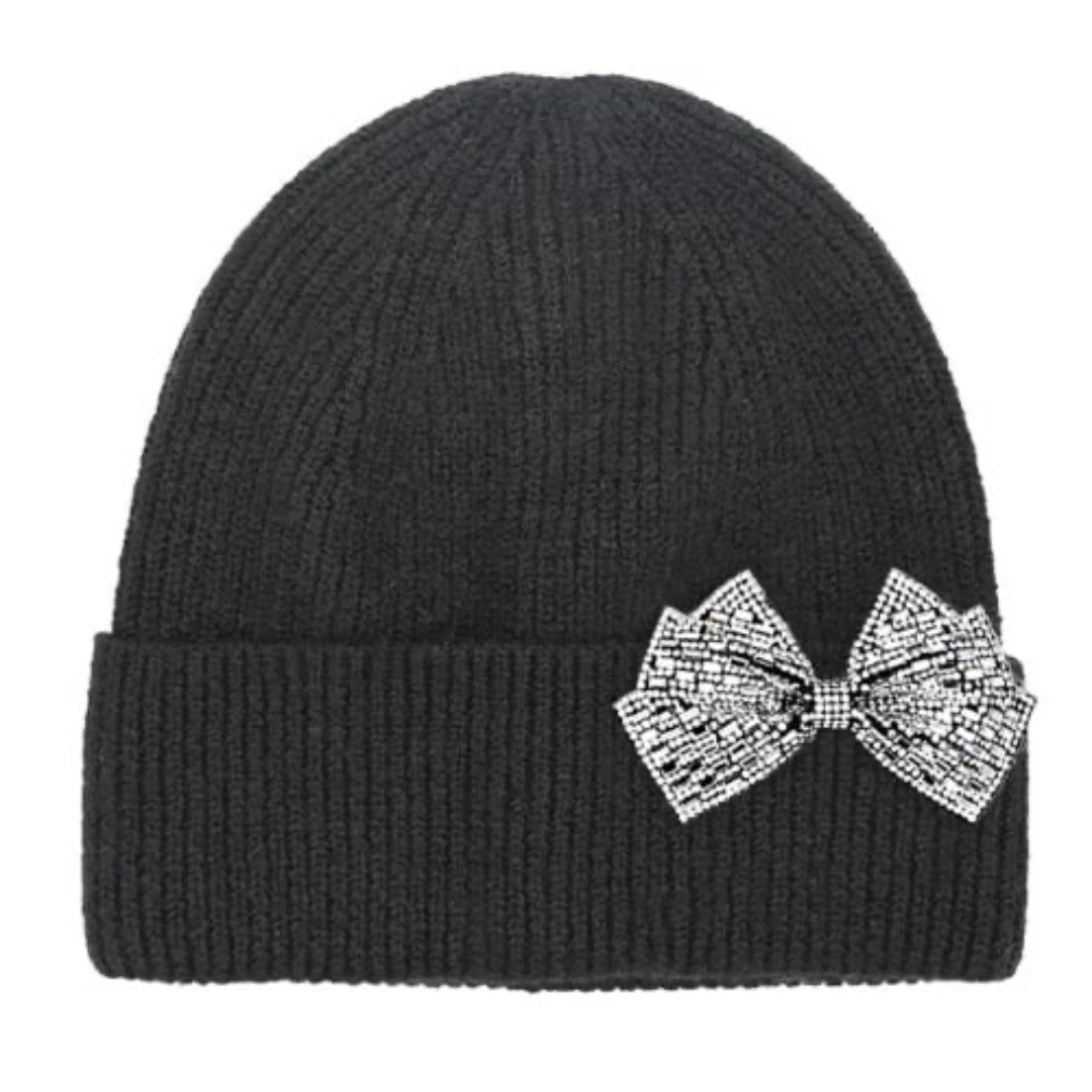 BONNET AVEC BOUCLES EN STRASS